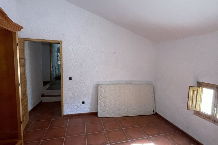 Image No.7-3 Bed Country Property for sale