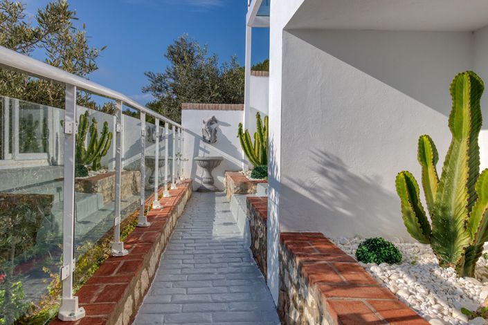 Image No.48-4 Bed Villa for sale