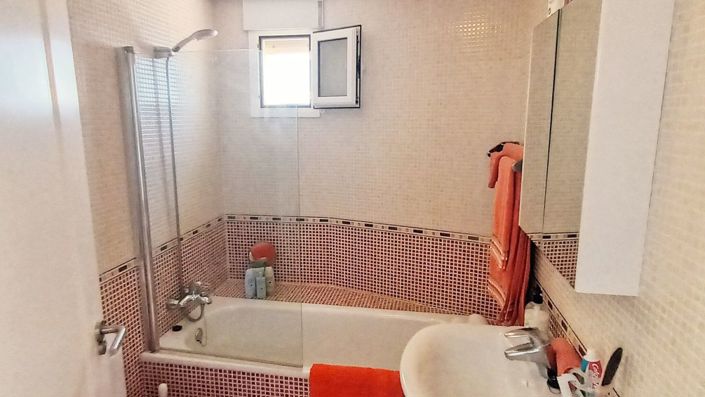 Image No.16-2 Bed Maisonette for sale