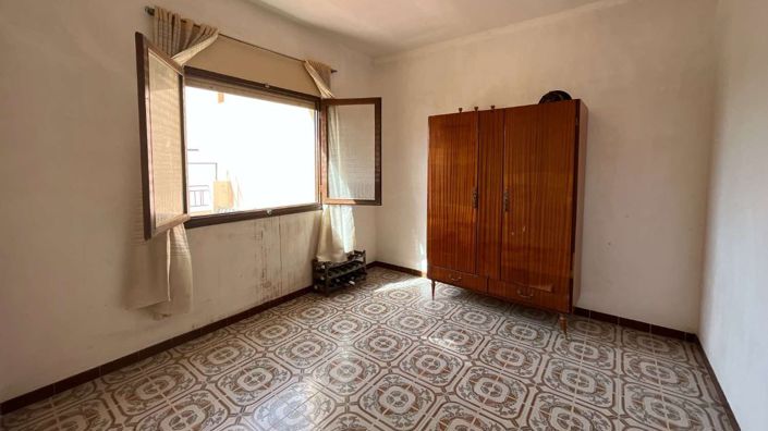 Image No.11-5 Bed Townhouse for sale