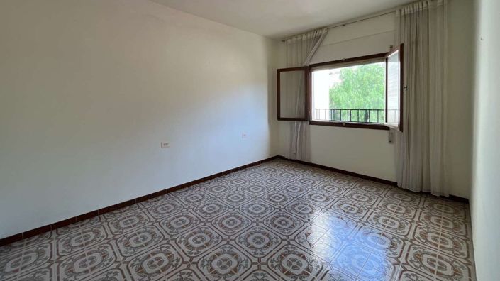 Image No.12-5 Bed Townhouse for sale