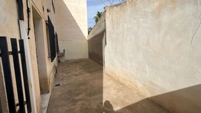 Image No.19-5 Bed Townhouse for sale