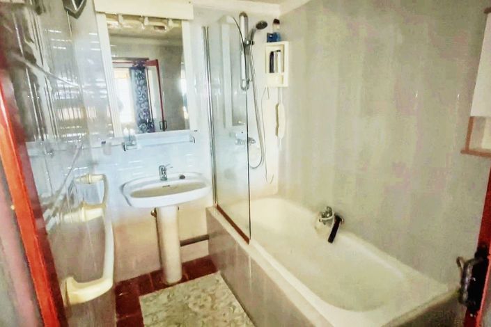 Image No.17-2 Bed Country Property for sale