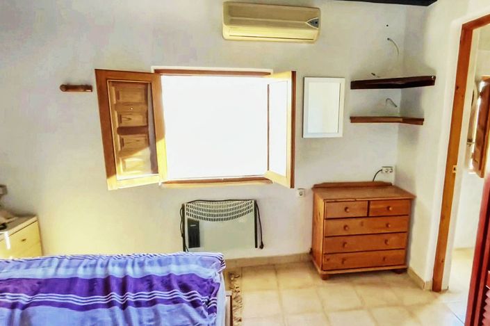 Image No.18-2 Bed Country Property for sale