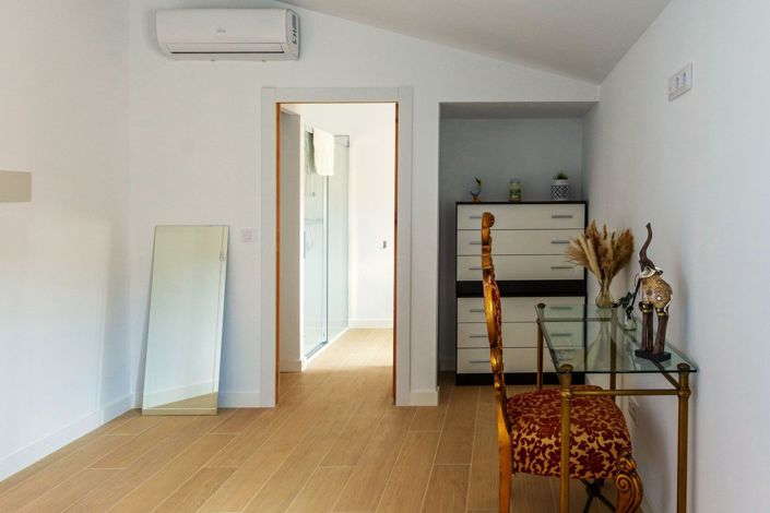 Image No.22-8 Bed Country Property for sale