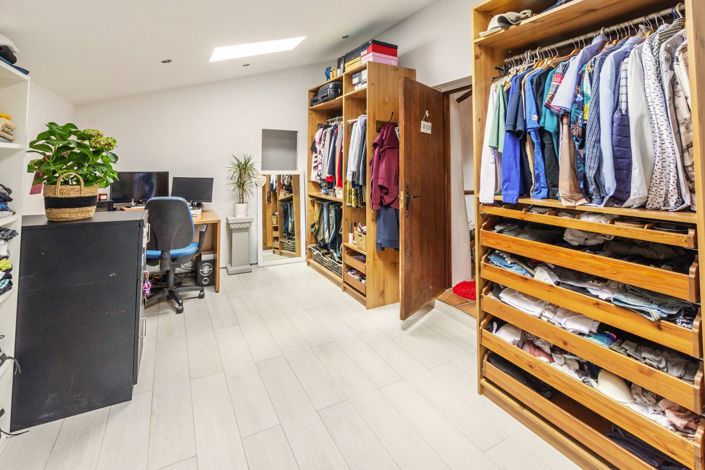 Image No.30-8 Bed Country Property for sale