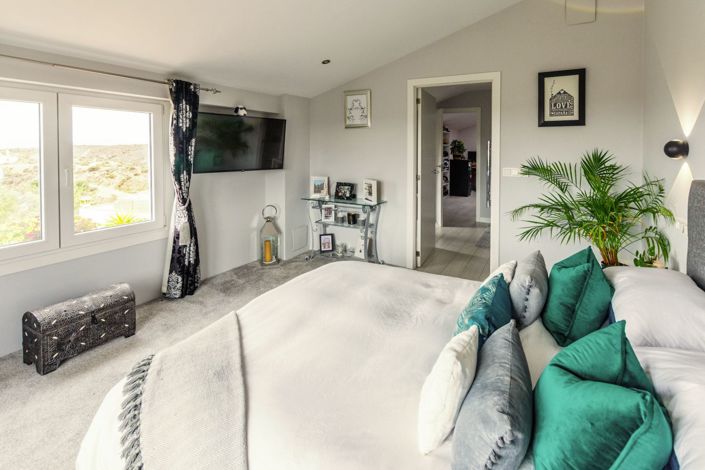 Image No.40-8 Bed Country Property for sale