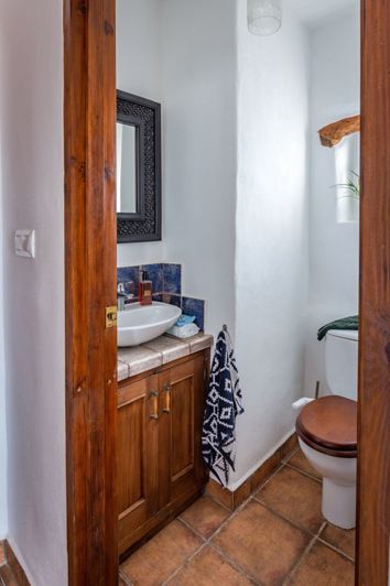 Image No.9-8 Bed Country Property for sale