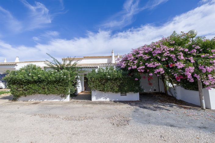 Image No.1-3 Bed Villa for sale