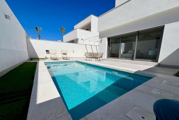 Image No.10-3 Bed Villa for sale