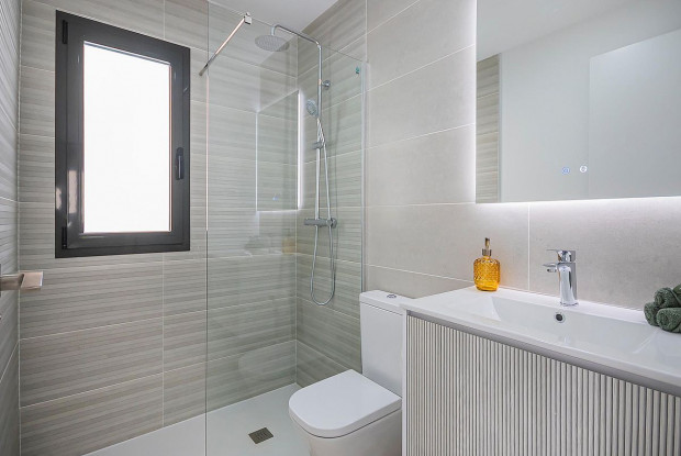 Image No.21-2 Bed Bungalow for sale