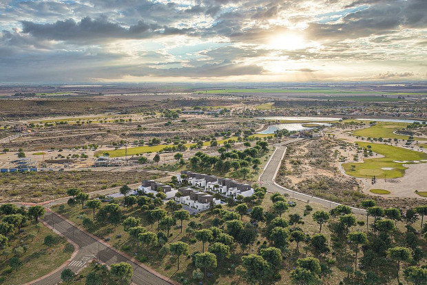 Image No.15-2 Bed Townhouse for sale