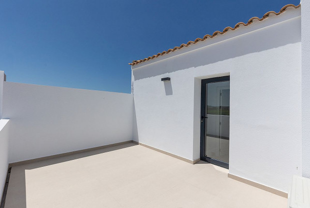 Image No.17-4 Bed Townhouse for sale