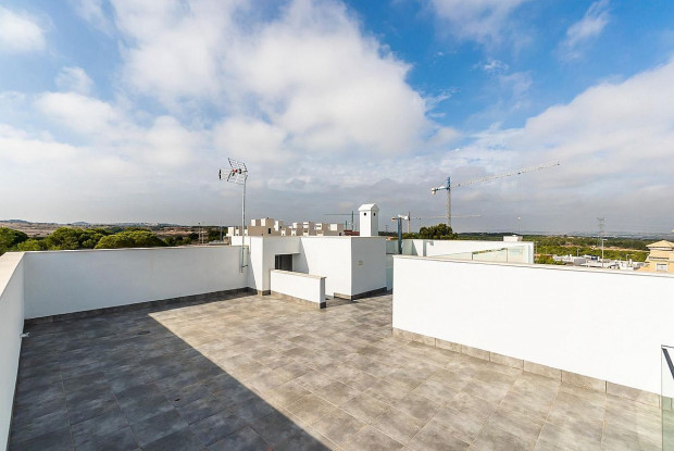 Image No.17-2 Bed Townhouse for sale