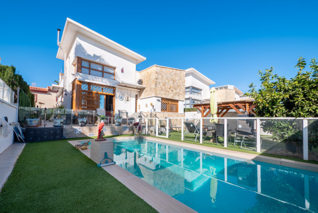 Image No.1-3 Bed Villa for sale