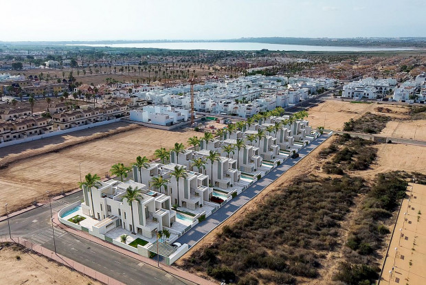 Image No.14-3 Bed Chalet for sale