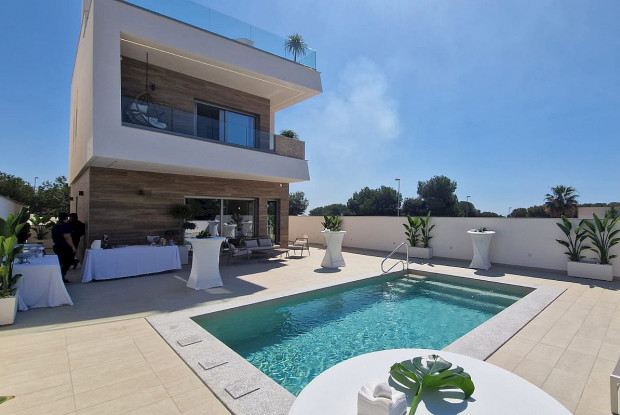 Image No.1-3 Bed Villa for sale