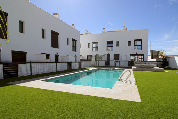 Image No.10-4 Bed Chalet for sale