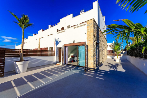 Image No.2-4 Bed Chalet for sale