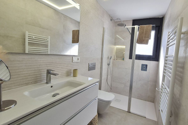 Image No.6-3 Bed Chalet for sale