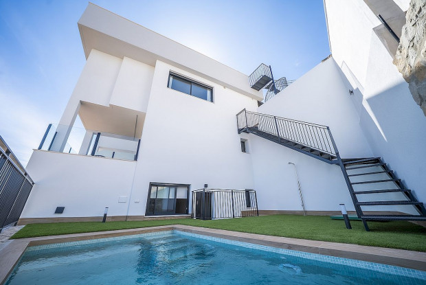 Image No.17-3 Bed Chalet for sale