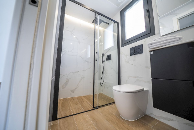 Image No.6-3 Bed Chalet for sale