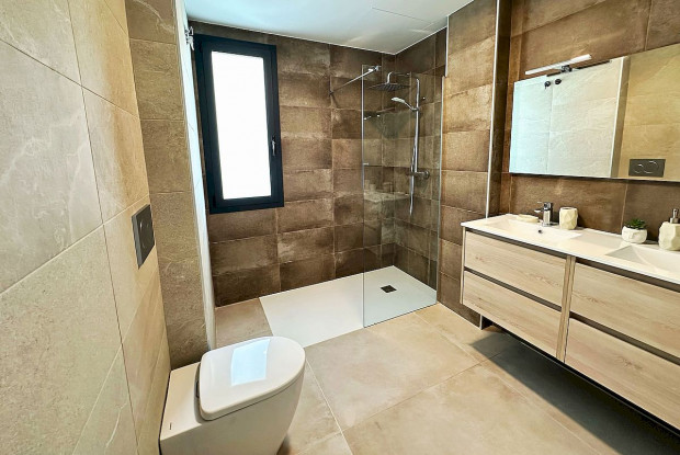 Image No.6-3 Bed Chalet for sale