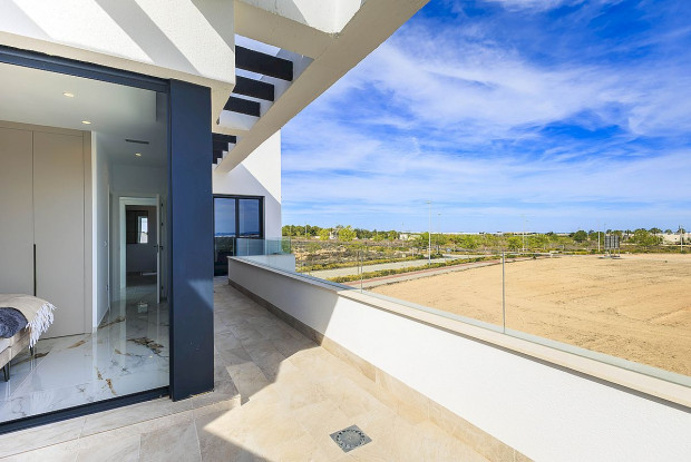 Image No.19-3 Bed Villa for sale