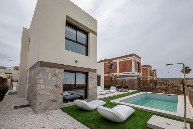 Image No.2-3 Bed Villa for sale