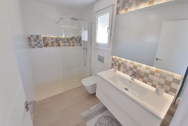 Image No.6-3 Bed Chalet for sale