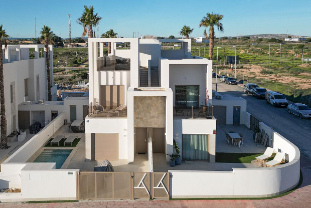 Image No.17-3 Bed Chalet for sale