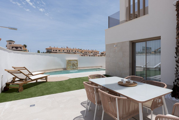 Image No.21-3 Bed Chalet for sale