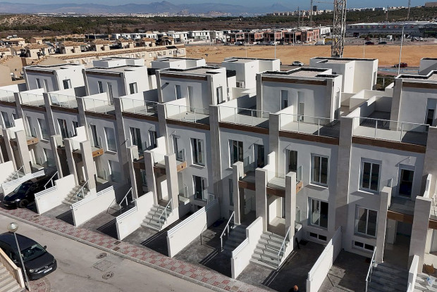 Image No.2-2 Bed Townhouse for sale