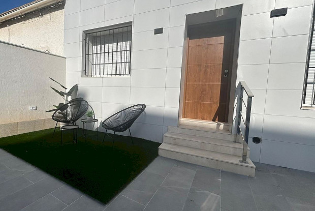 Image No.8-3 Bed Chalet for sale