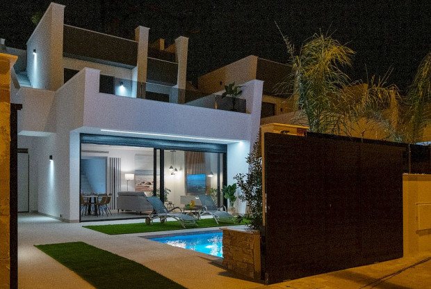Image No.19-3 Bed Chalet for sale