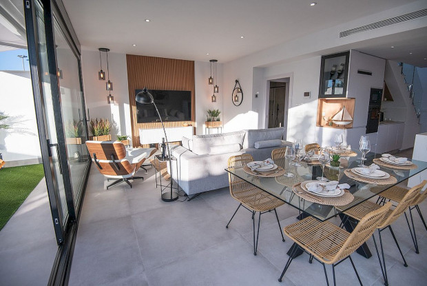 Image No.7-3 Bed Chalet for sale