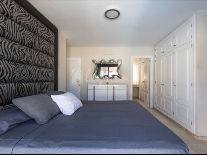 Image No.10-4 Bed Villa for sale