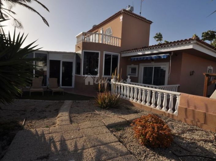 Image No.1-Villa de 4 chambres à vendre à Costa del Silencio