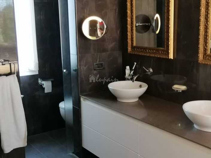 Image No.28-5 Bed Villa for sale