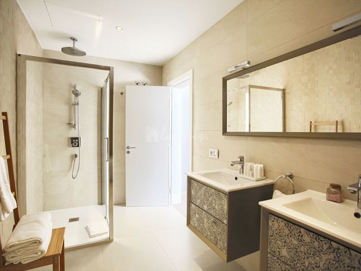 Image No.26-5 Bed Villa for sale