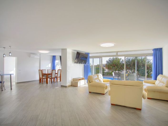 Image No.11-6 Bed Villa for sale