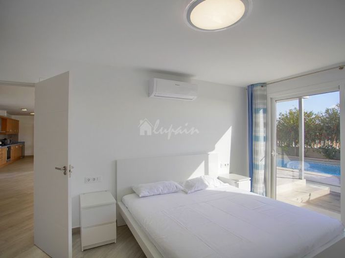 Image No.15-6 Bed Villa for sale