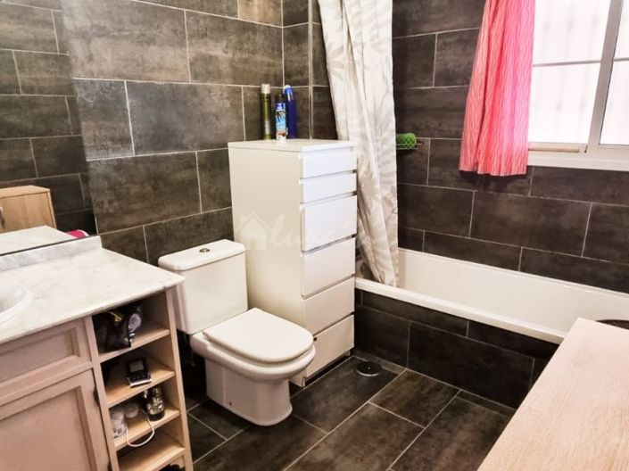 Image No.17-1 Bed Townhouse for sale