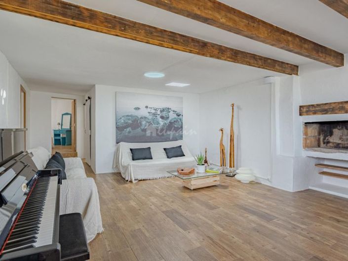 Image No.10-3 Bed Country House for sale