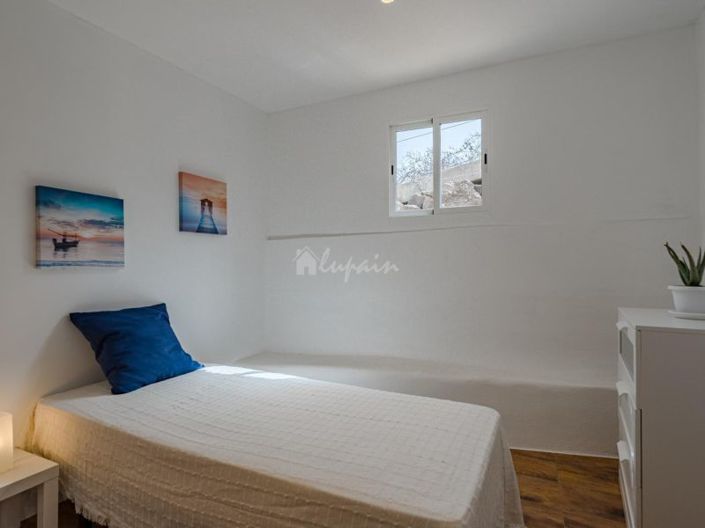 Image No.20-3 Bed Country House for sale