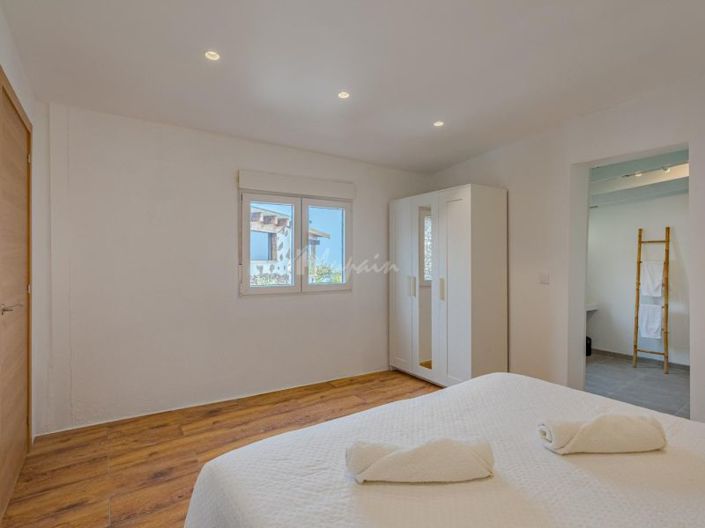 Image No.22-3 Bed Country House for sale