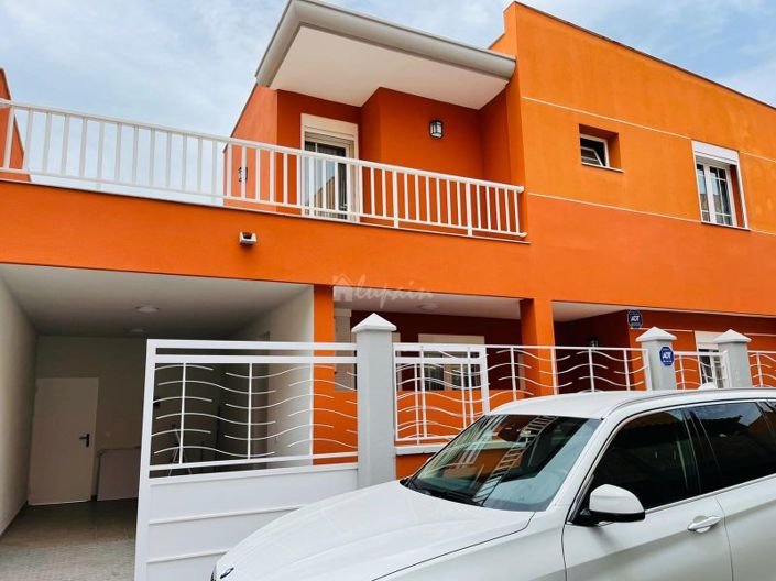 Image No.2-4 Bed Villa for sale