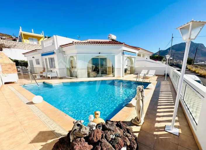 Image No.1-3 Bed Villa for sale
