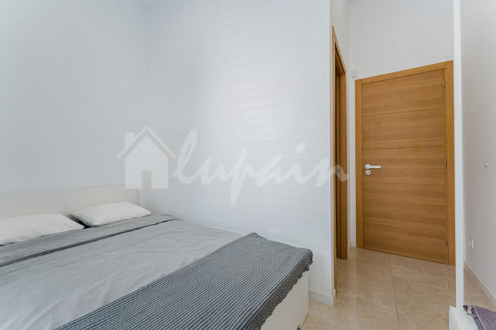 Image No.12-5 Bed Commercial for sale