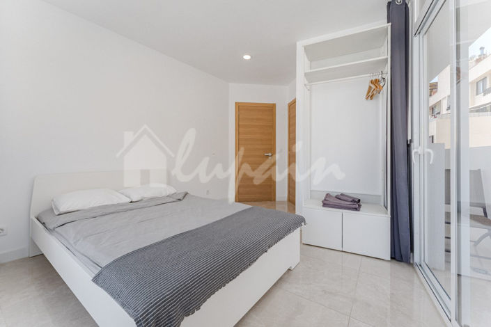 Image No.15-5 Bed Commercial for sale